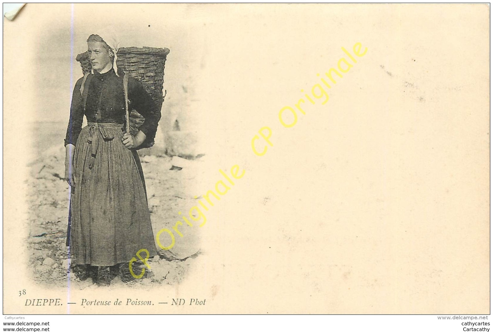 76.  DIEPPE . Porteuse De Poisson . - Dieppe