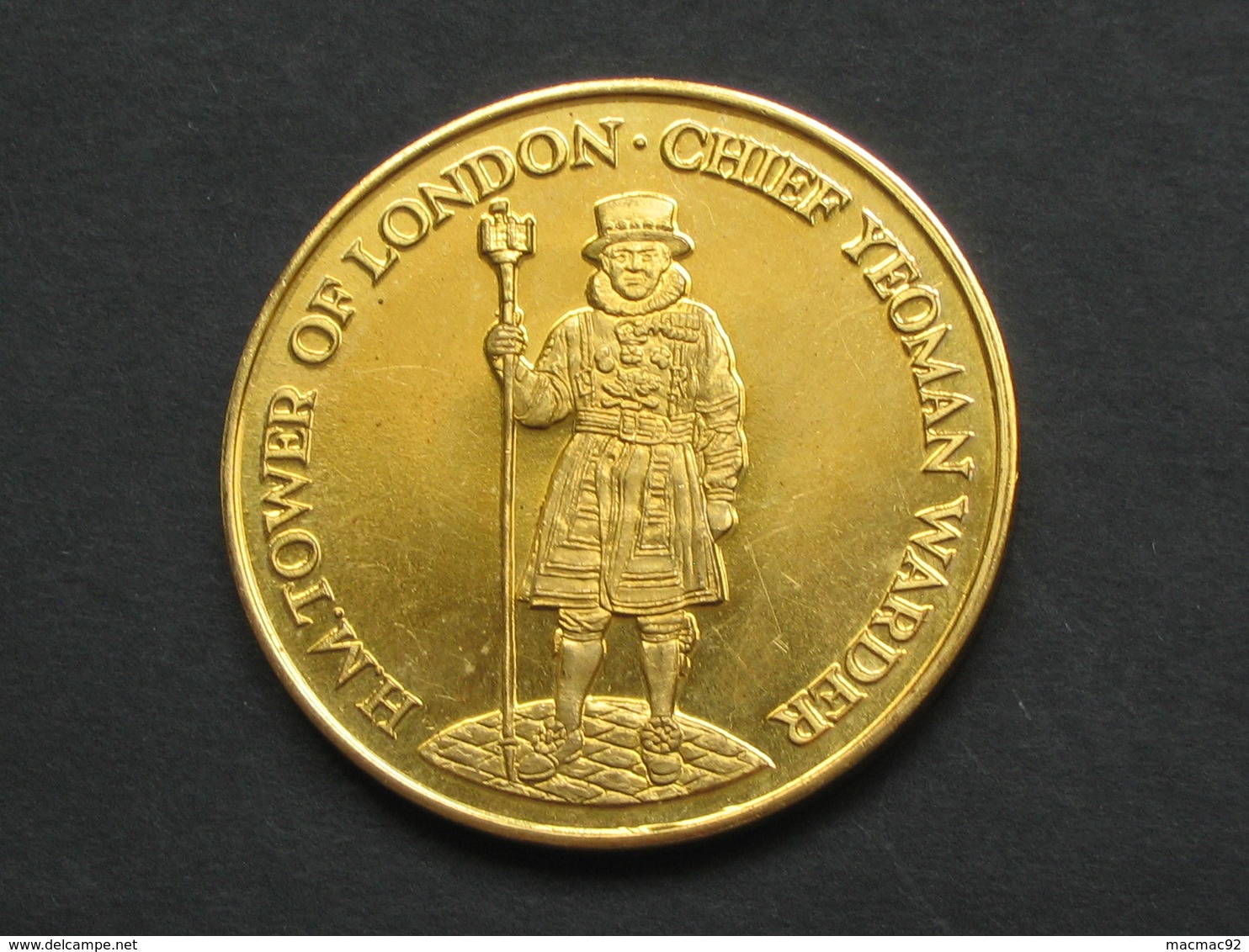 Médaille à Identifier  H.M. Tower Of London - Chief Yeoman Warder  **** EN ACHAT IMMEDIAT **** - Royaux/De Noblesse