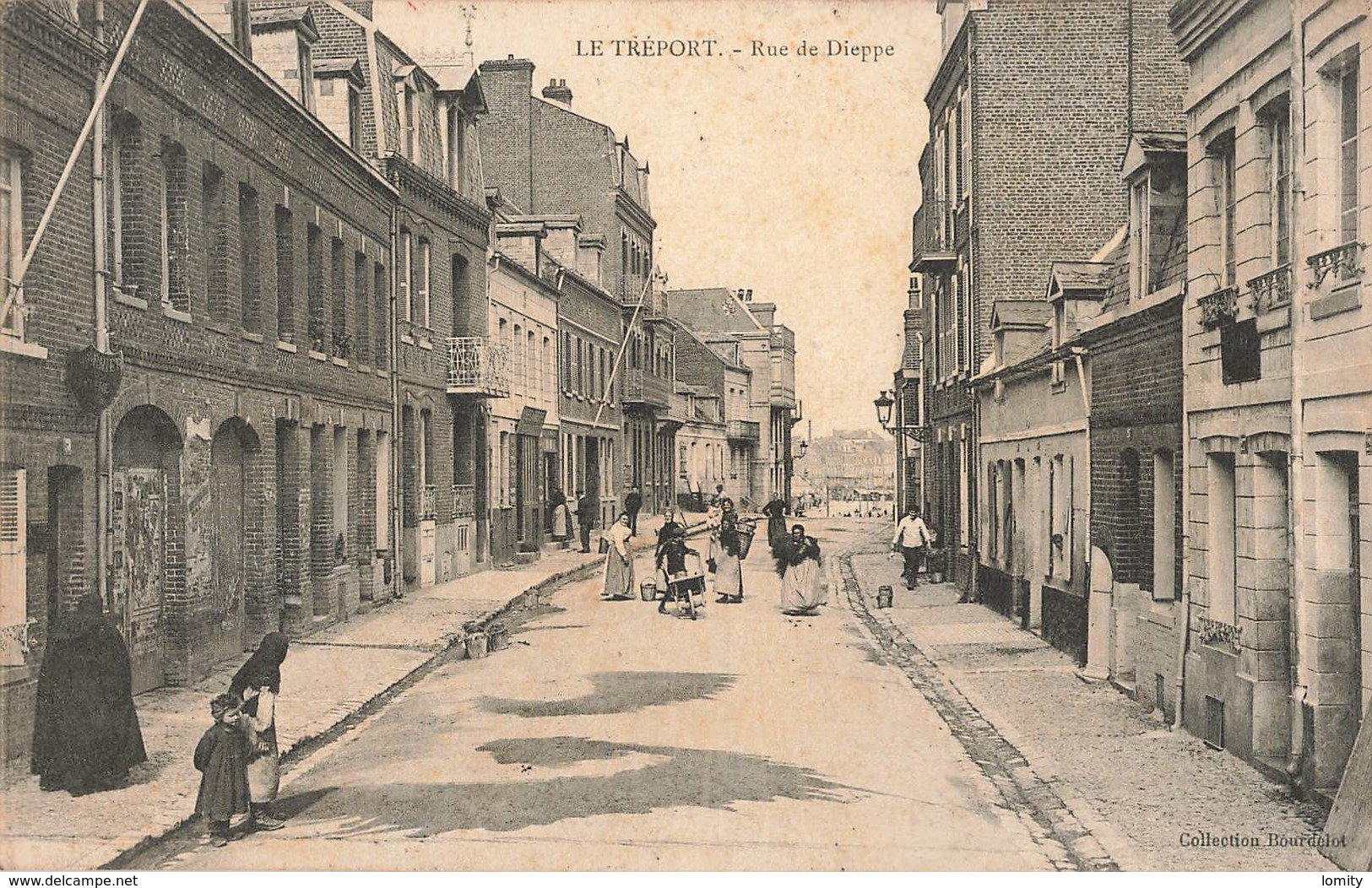 76 Le Treport Rue De Dieppe Cpa Carte Animée - Le Treport