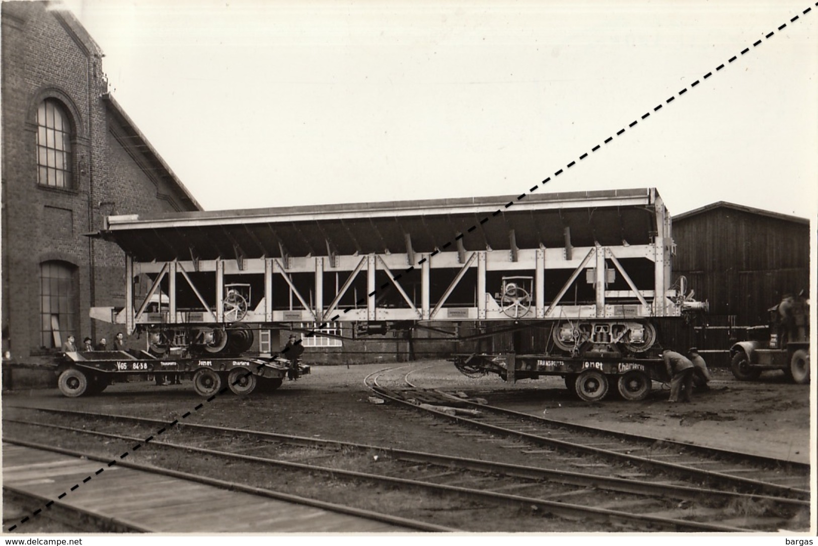 Photo Format CP Train Chemins De Fer Wagon Coke Car Pour Solvay Camion Jonet Par Energie à Marcinelle - Eisenbahnen