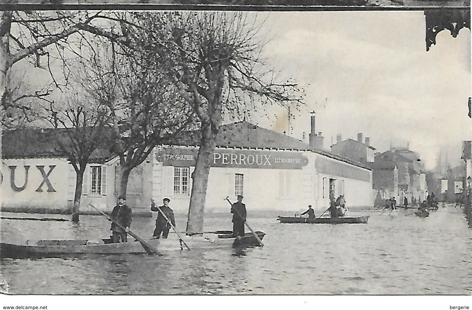 12/18       71    Macon   Inondations De Janvier 1910   Imprimerie  PERROUX    (animations) - Macon