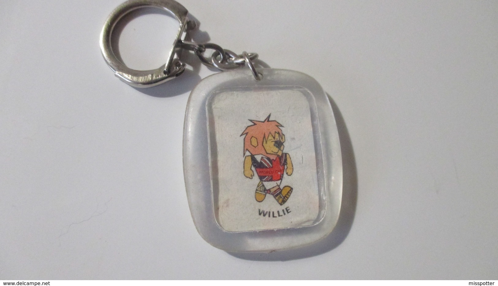 Porte Clé Vintage Coupe Du Monde De Football  Jules Rimet 1966 Mascotte Lion Willie - Key-rings