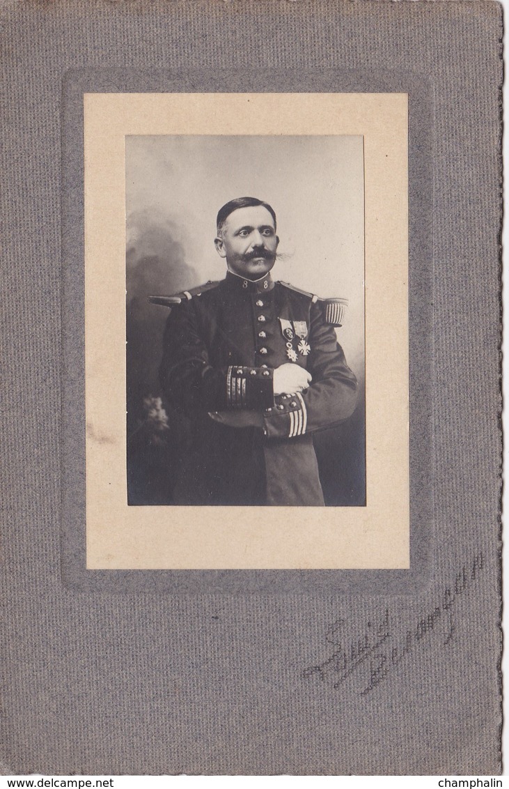Photographie Sur Carton - Soldat 8ème Régiment D'Infanterie à Saint-Omer (62) - Officier - Identifié ? - Krieg, Militär