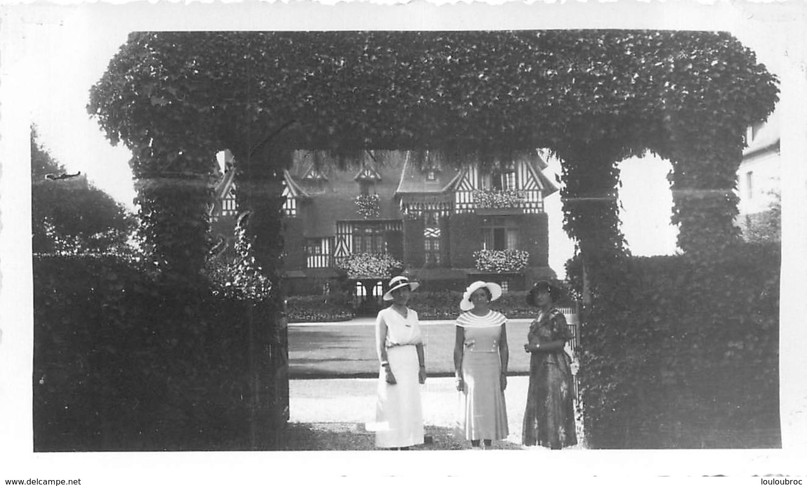 DEAUVILLE UNE MAISON   PHOTO ORIGINALE 11 X 6.50 CM - Lieux