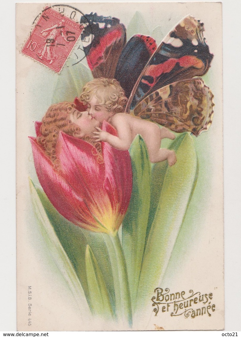 Cpa Fantaisie Gaufrée Type Viennoise / Angelot Avec Ailes De Papillon Donnant Un Baiser à Une Femme Sortant D'une Tulipe - Papillons