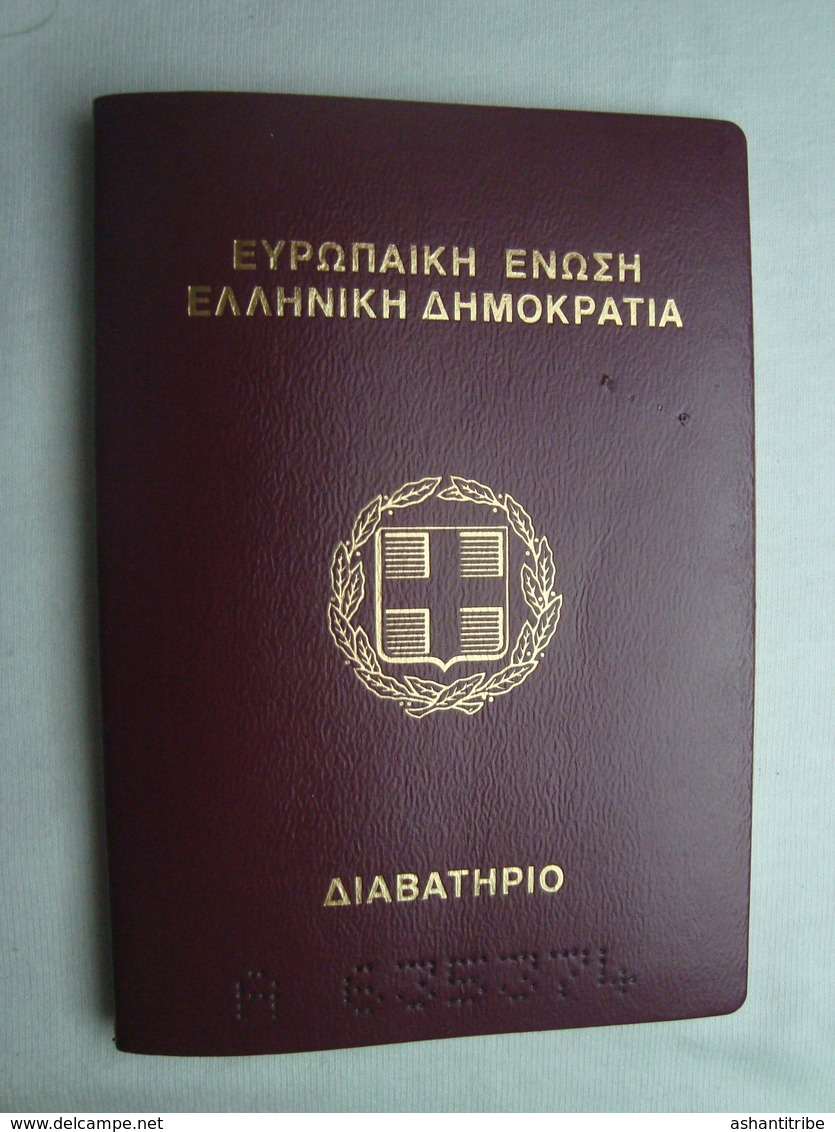 Greece Expired Passport Reisepass Passeport 2004 Of A Young Woman #17 - Documentos Históricos