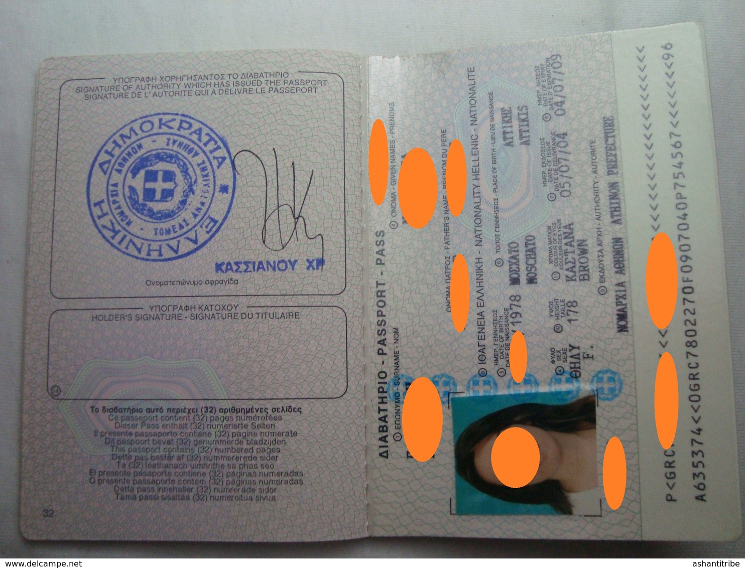 Greece Expired Passport Reisepass Passeport 2004 Of A Young Woman #17 - Documenti Storici