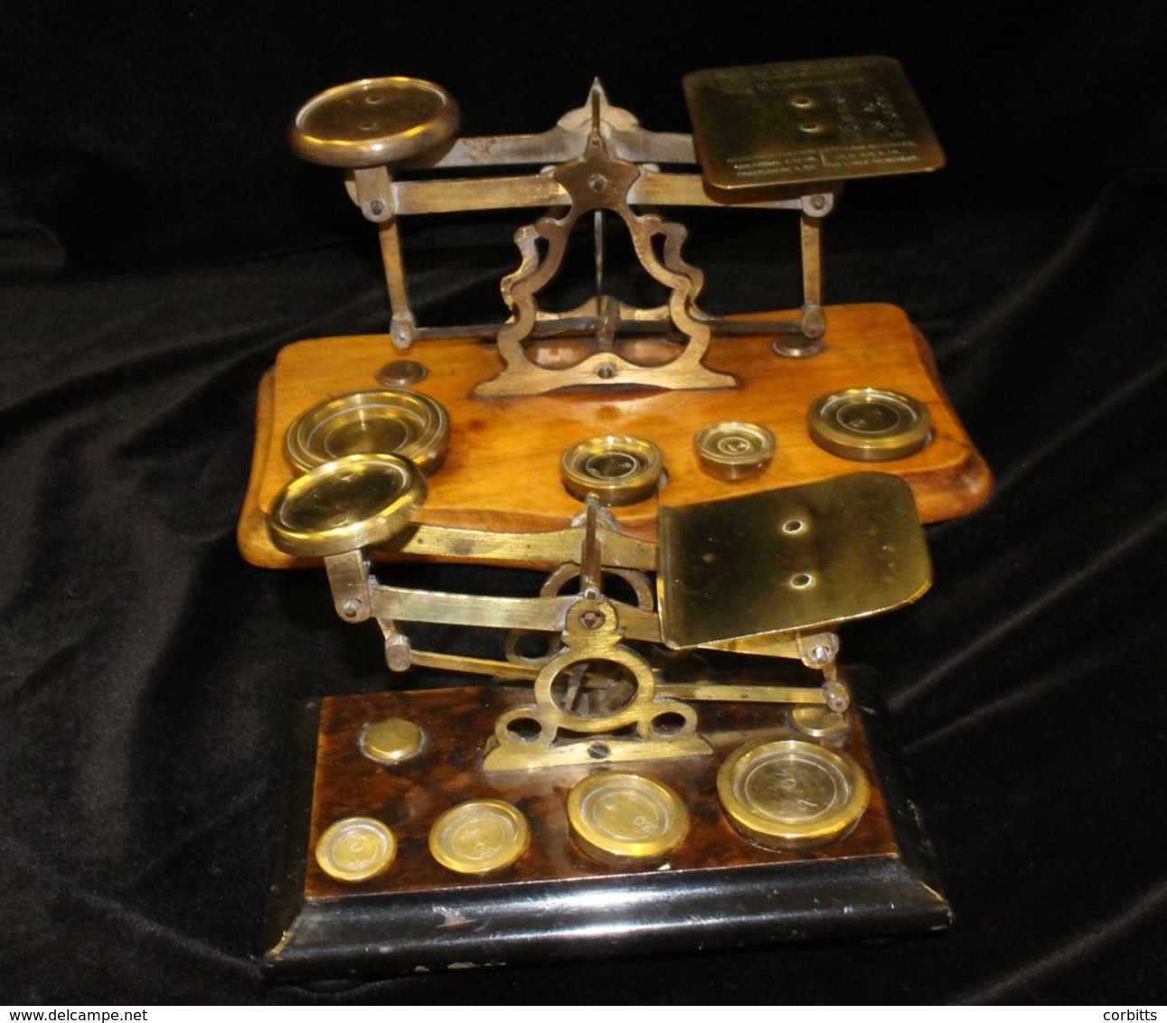 POSTAL SCALES 19thC Brass Postal Scale With Comprehensive Engraved 'Rates Of Postage' Platform On Serpentine Walnut Base - Altri & Non Classificati