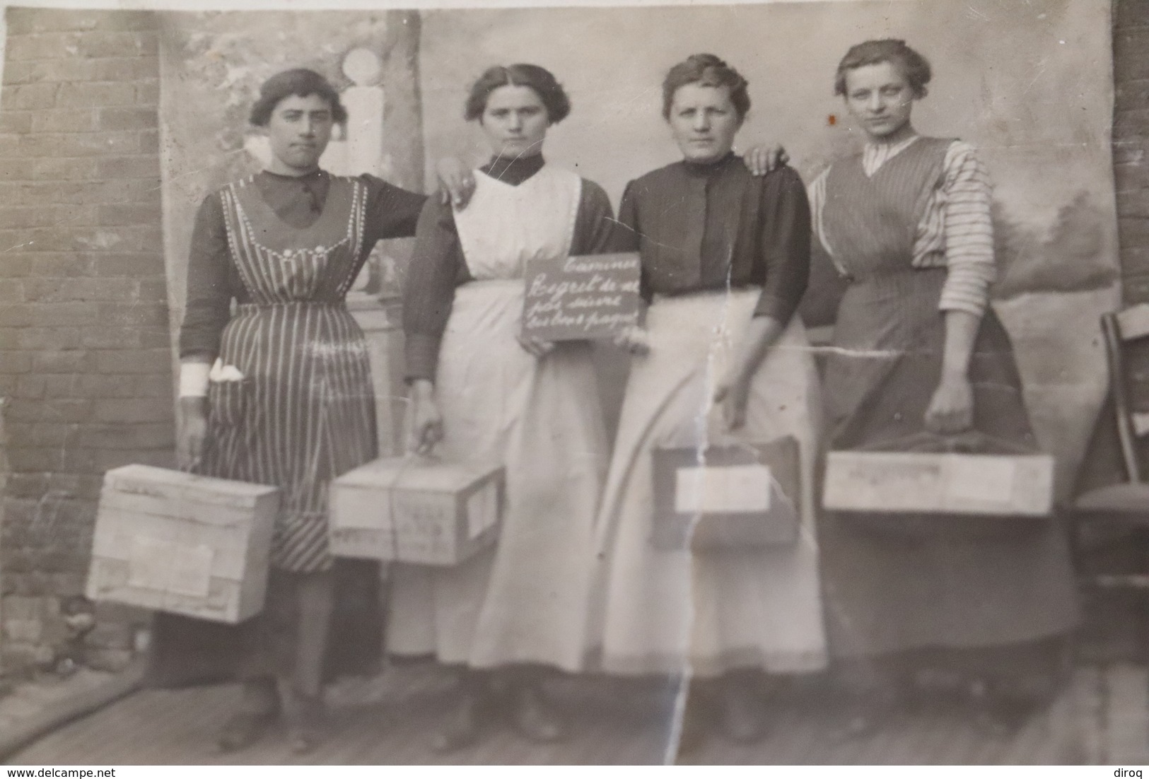 Photo Carte Postale Originale,RARE Ancienne Carte,colis Pour La Poste,région De Courcelles - Poste & Facteurs