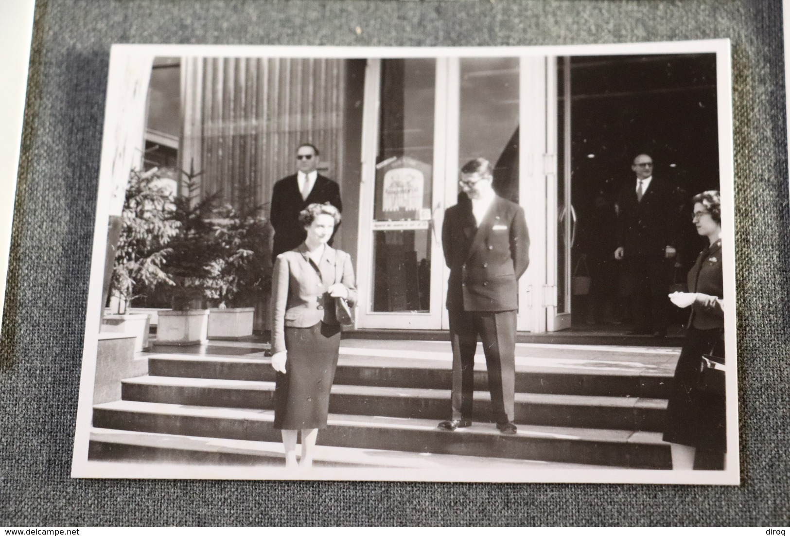 Exposition Bruxelles 1958 ,RARE Photo Originale Avec Le Roi Léopold ,lot De 3 Photos,12 Cm. Sur 9 Cm.Expo 58 - Obj. 'Herinnering Van'