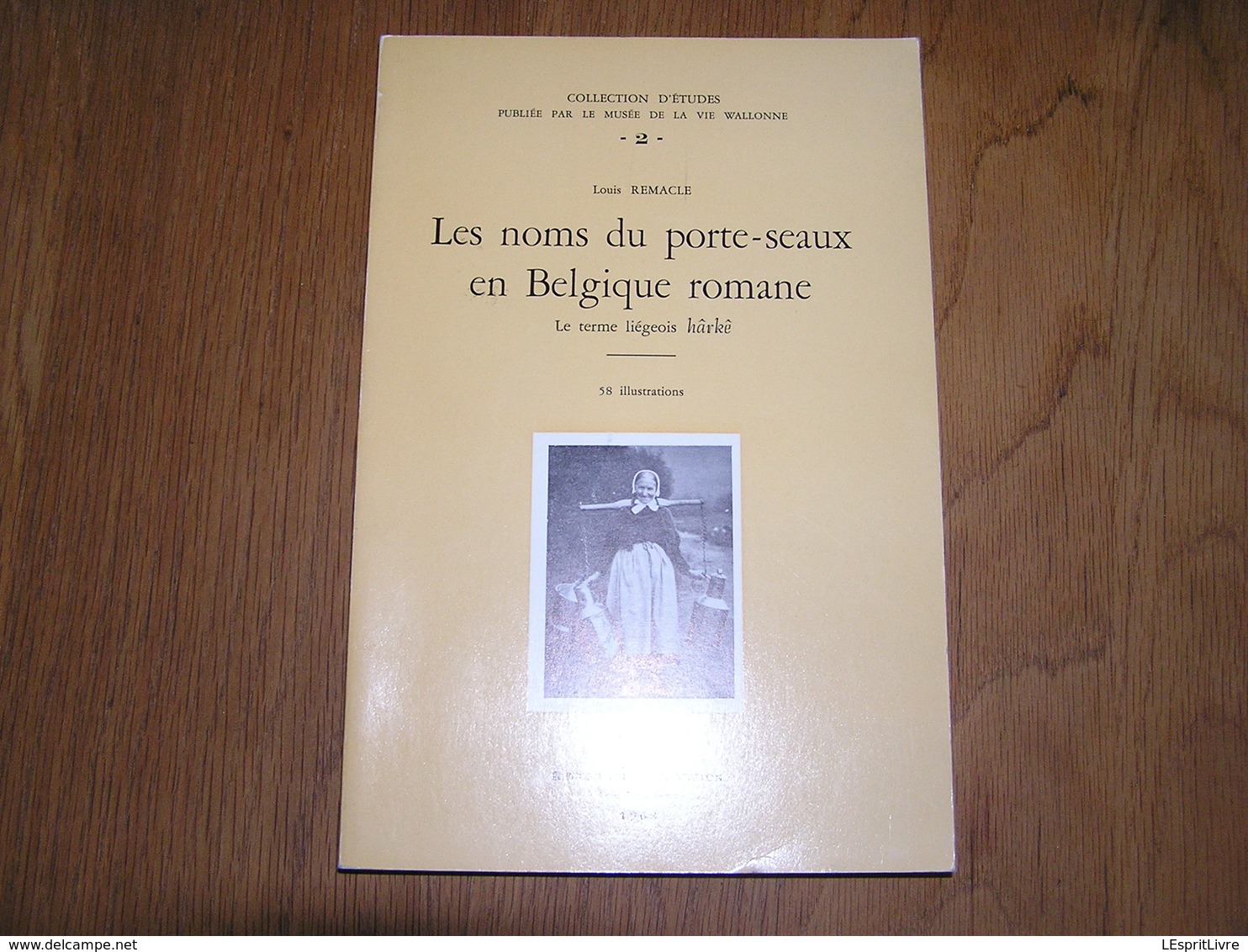 LES NOMS DU PORTE-SEAUX EN BELGIQUE ROMANE Régionalisme Seau Fardeau Paysan Paysanne Palanche Tinet De Brasseur Bovidés - Belgien