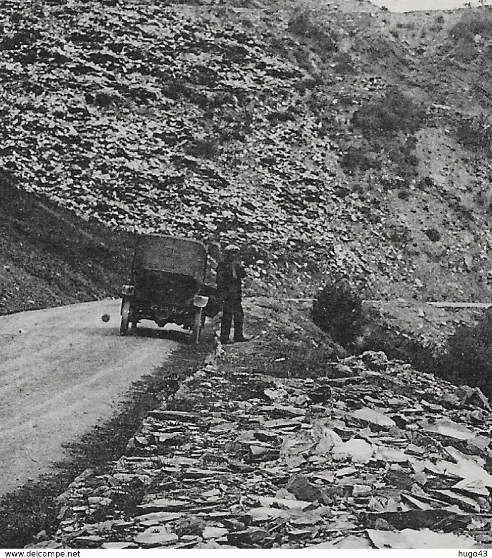 ENVIRONS DE BARCELONNETTE - ROUTE DE JAUSIERS A LA CONDAMINE LONGEANT L' UBBAYE - VIEILLE VOITURE - CPA NON VOYAGEE - Barcelonnette