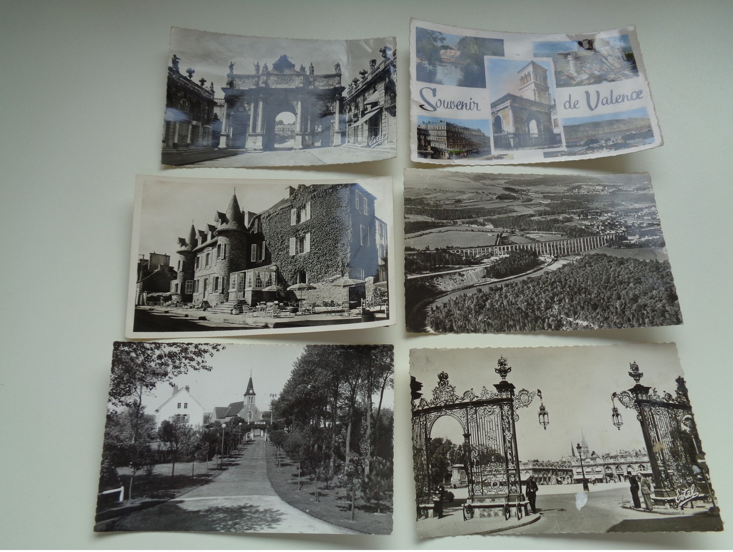 Beau lot de 60 cartes postales de France CPSM petit format  brillant  Mooi lot van 60 postkaarten van Frankrijk