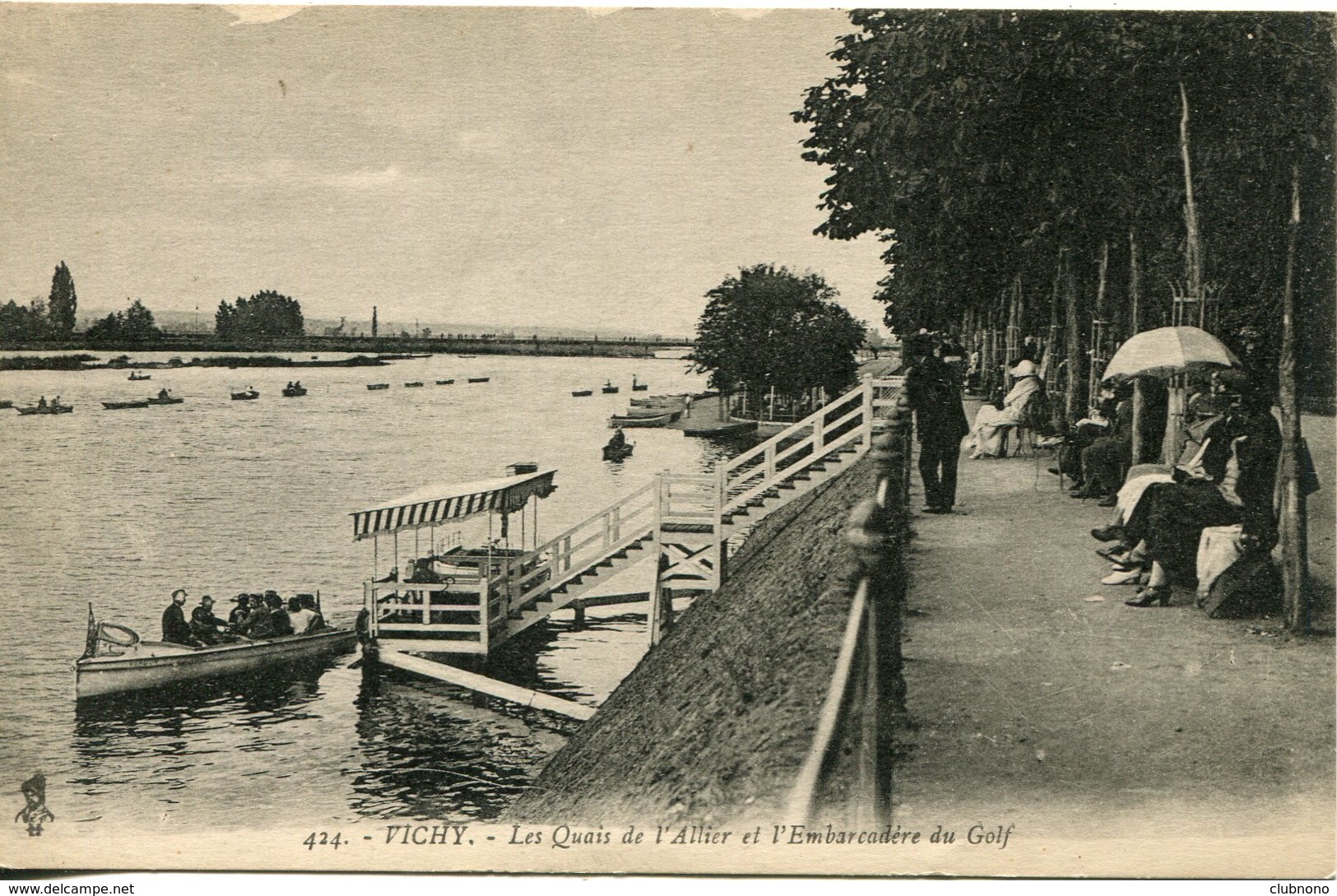 CPA - VICHY - QUAIS DE L'ALLIER ET EMBARCADERE DU GOLF - Vichy