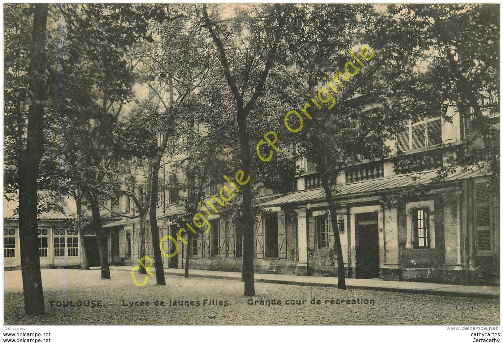 31.  TOULOUSE .  Lycée De Jeunes Filles . Grande Cour De Récréation. - Toulouse