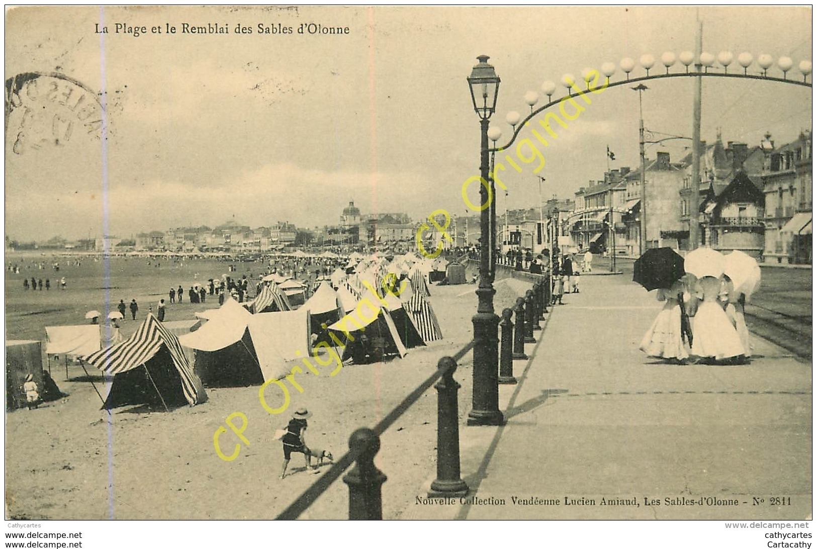 85.  LES SABLES D'OLONNE . La Plage Et Le Remblai . - Sables D'Olonne