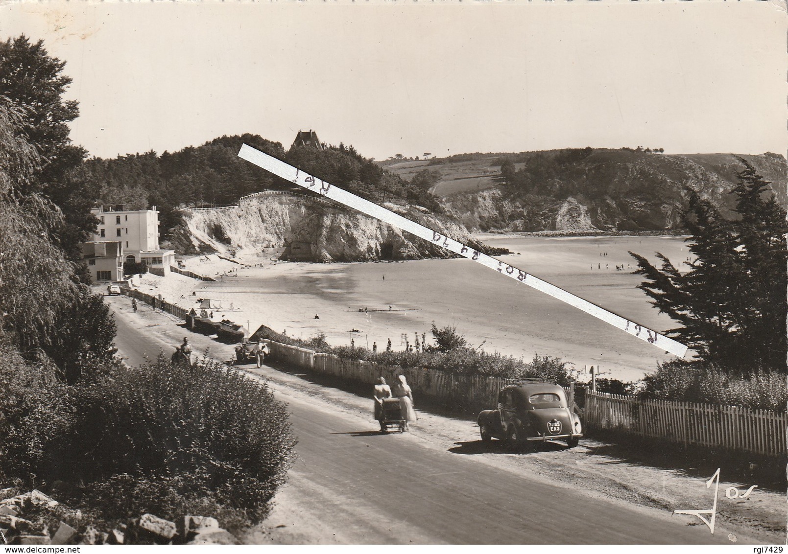 Traction Avant--- Citroen--morgat---finistere-29 - Voitures De Tourisme