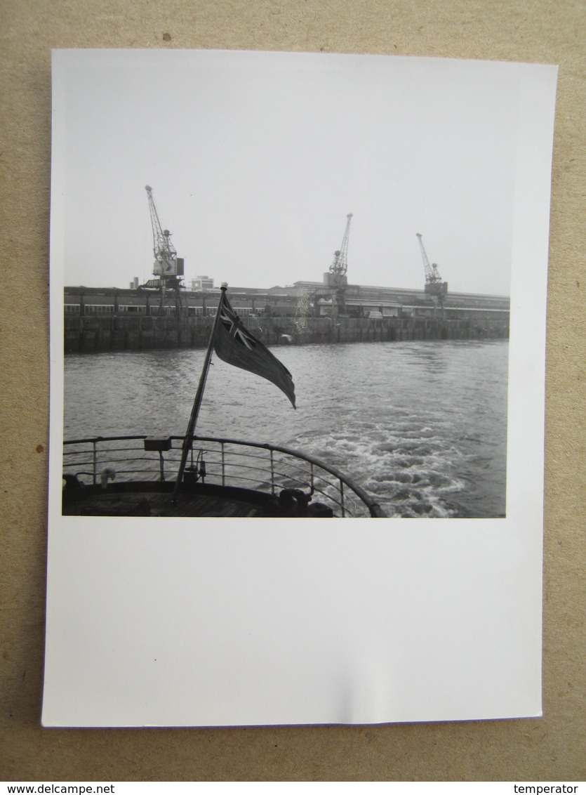 England / London - Ship, Boat, Flag, Cranes, 1968. ( 12 X 9,1 Cm ) - Schiffe