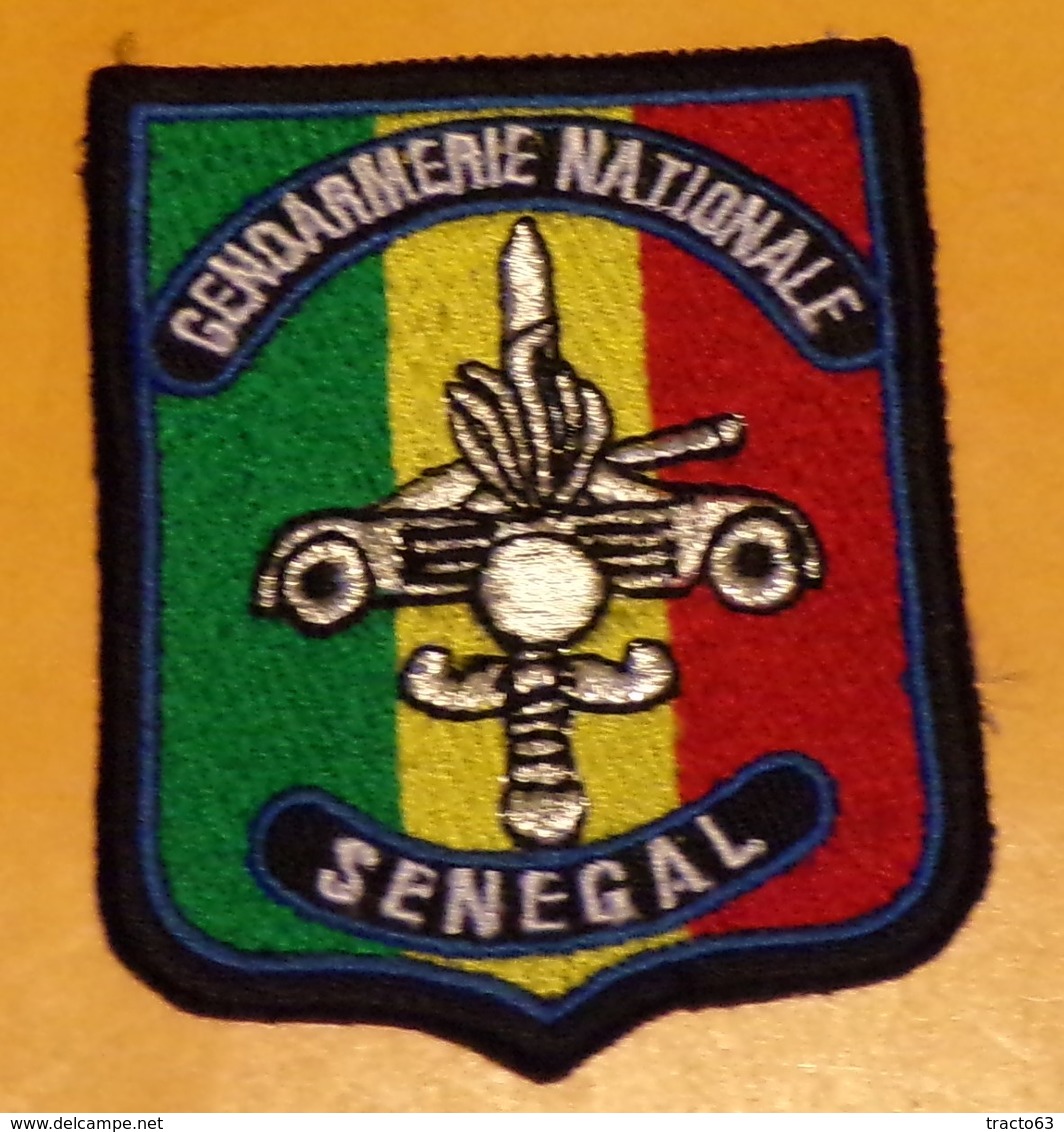 ECUSSON TISSU : SENEGAL : GENDARMERIE NATIONALE DU SENEGAL, ETAT VOIR PHOTO  . POUR TOUT RENSEIGNEMENT ME CONTACTER. REG - Escudos En Tela