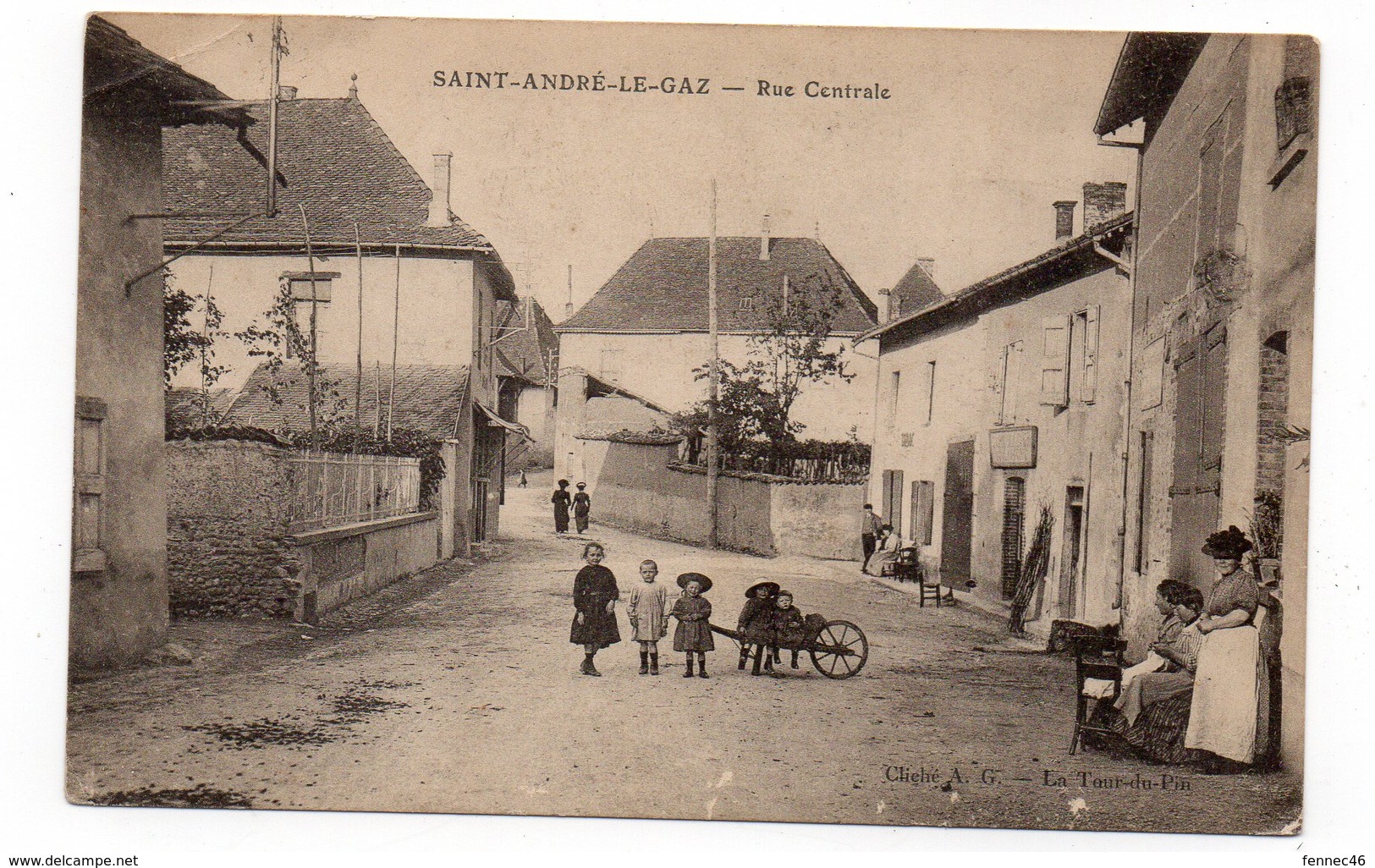 38 - SAINT ANDRÉ Le GAZ - Rue Centrale - Animée (L32) - Saint-André-le-Gaz