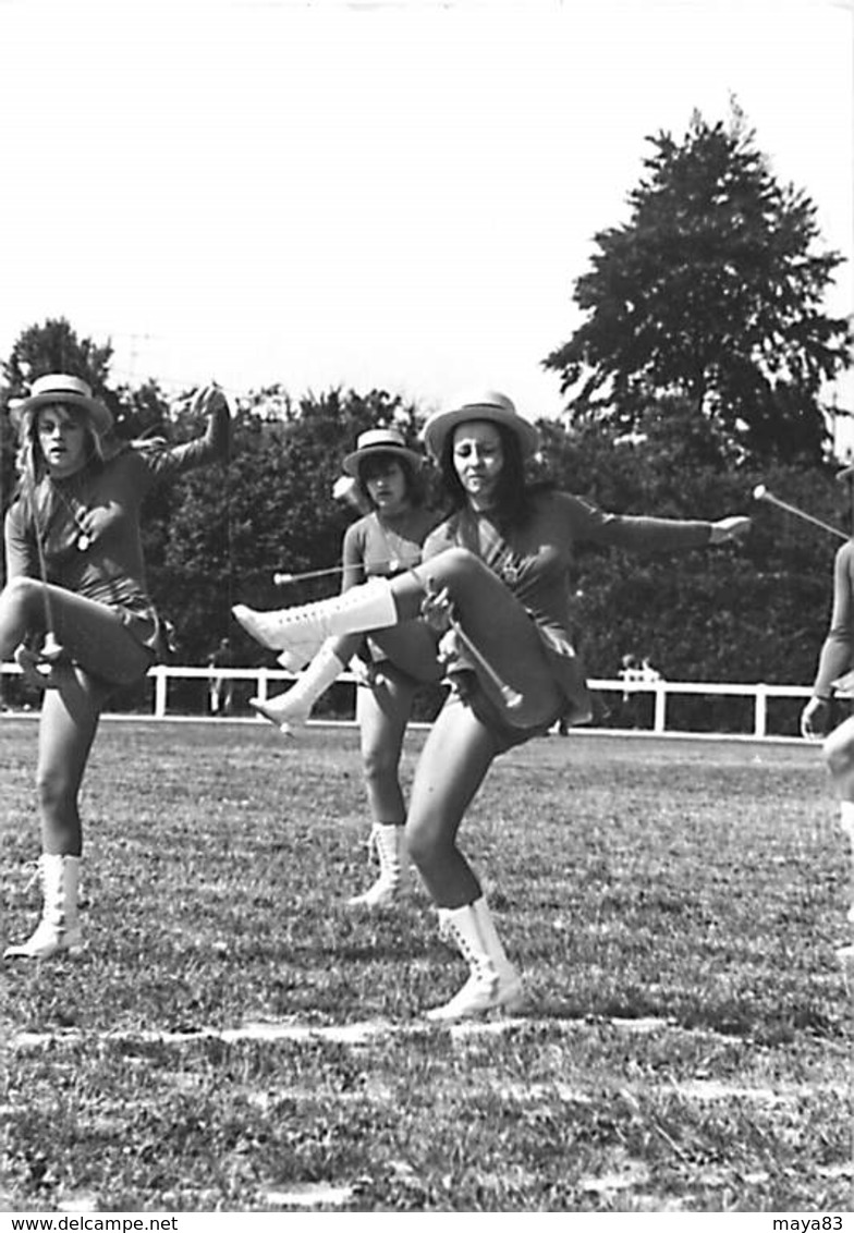 LOT DE 9 PHOTOS MAJORETTES A GRAY HERICOURT PIN UP TOUTES SCANNEES - Pin-ups