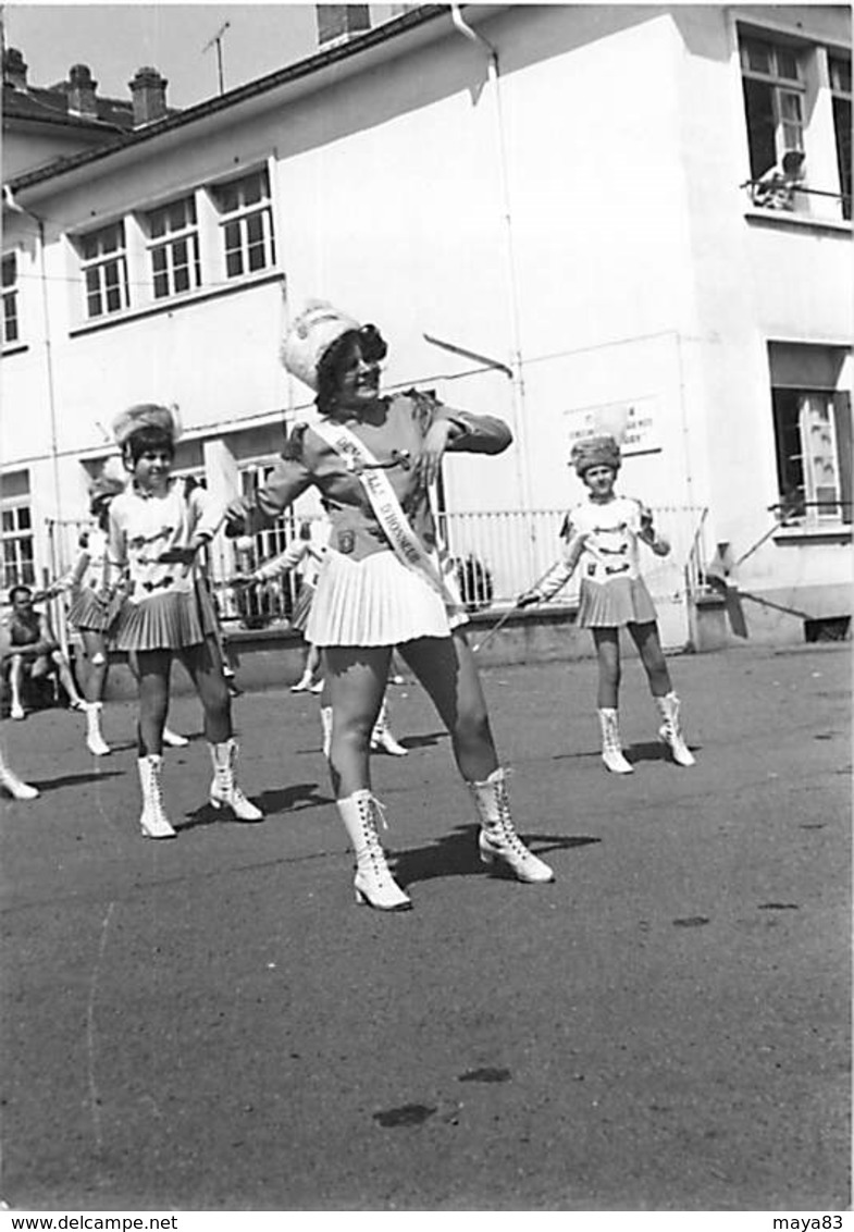 LOT DE 19  PHOTOS MAJORETTES A NEUVES MAISONS  PIN UP TOUTES SCANNEES