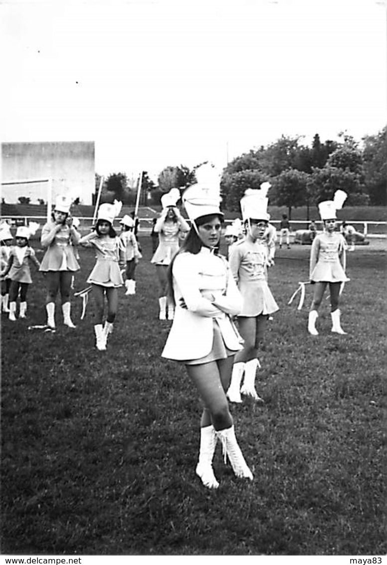 LOT DE 4 PHOTOS DE MAJORETTES TOUTES SCANNEES - Pin-ups