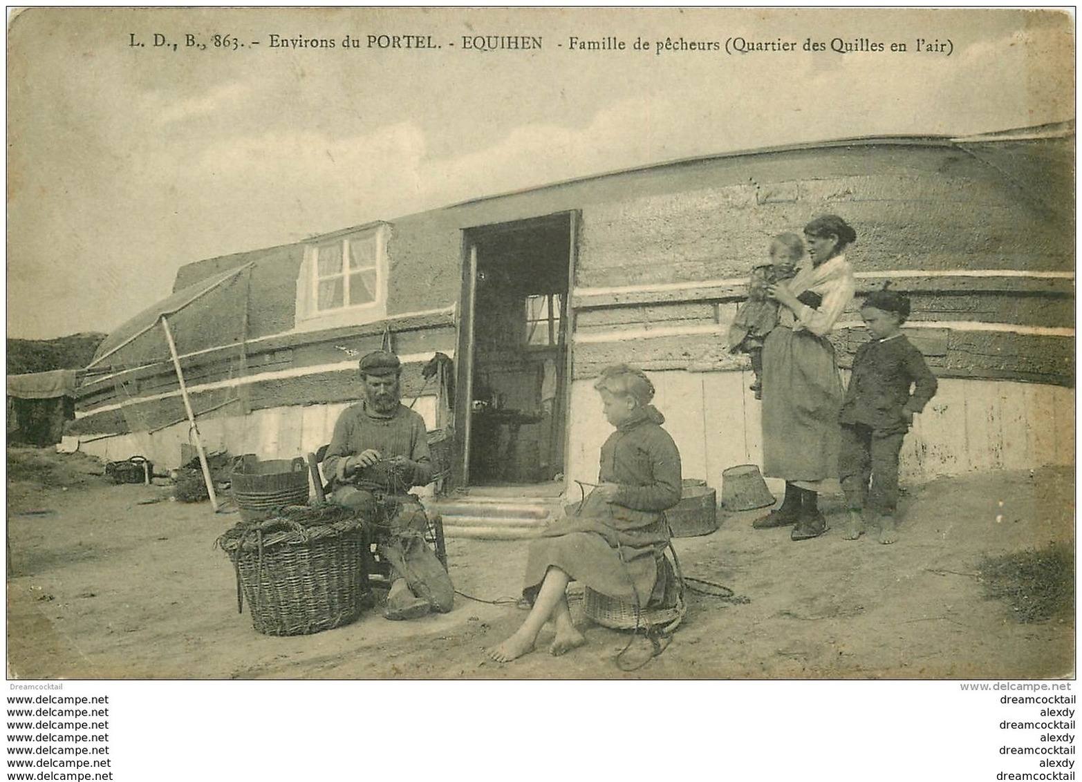 62 EQUIHEN. Famille De Pêcheurs Au Quartier Des Quilles En L'air. Métiers De La Mer. Barque Renversée Servant D'abri - Le Portel