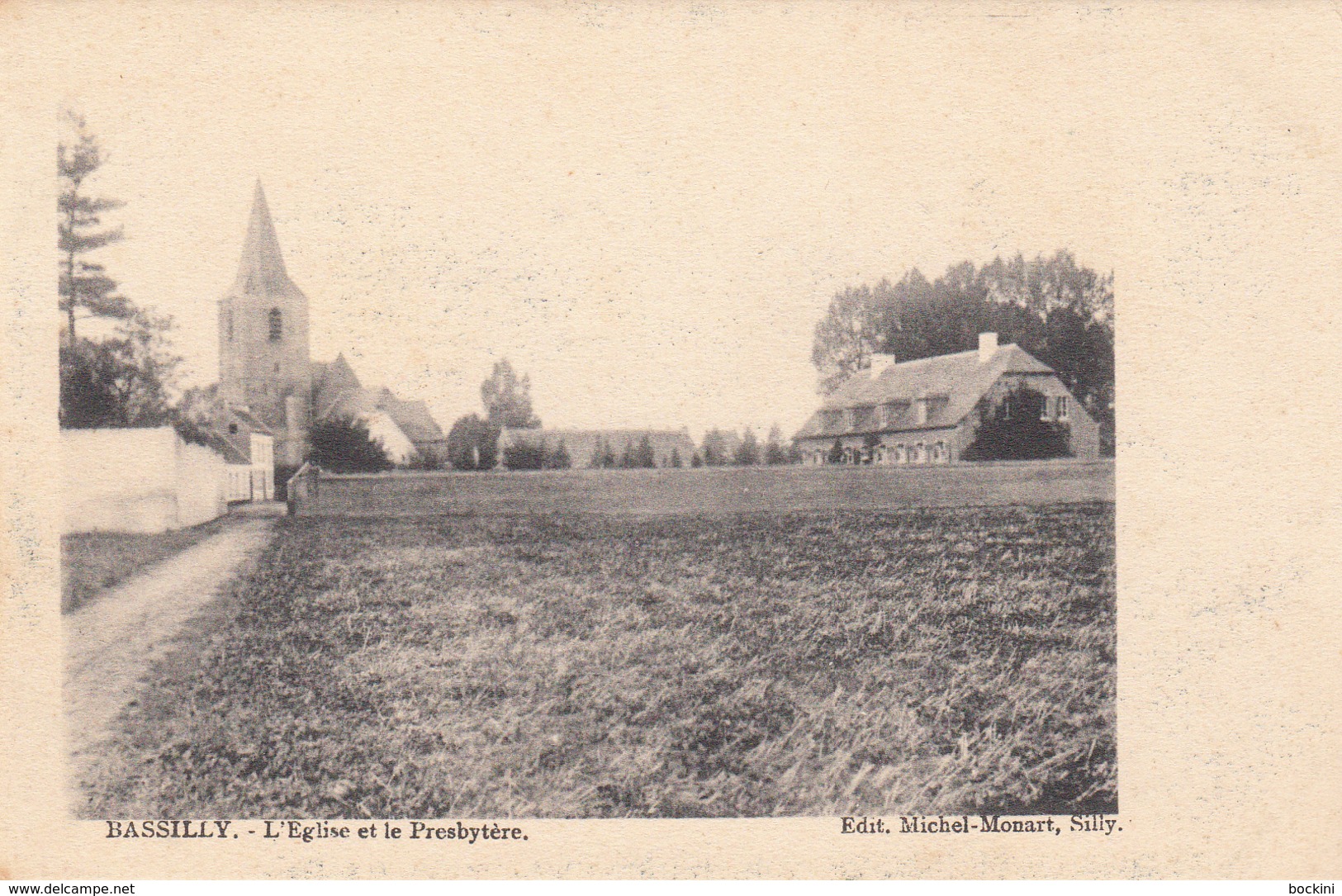 Bassilly - L'Eglise Et Le Presbytère  -  état Voir Scan. - Silly