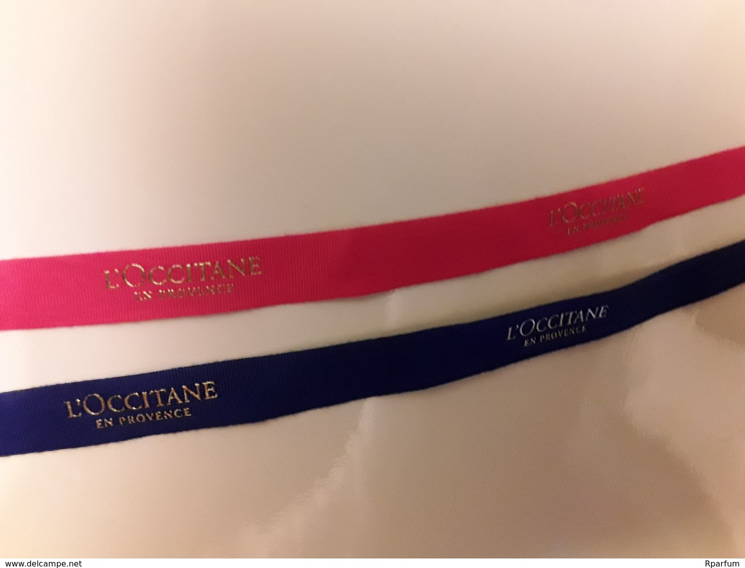 L'OCCITANE    2 Rubans Parfumées (rose + Bleu Foncé  écriture Argentée  )  + 40cm ! - Modernes (à Partir De 1961)