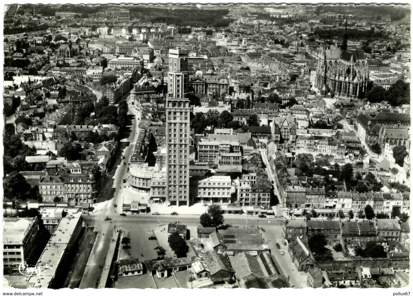 CPSM DE AMIENS  (SOMME)  VUE AERIENNE - LA TOUR PERRET, LA RUE DE NOYON ET LA CATHEDRALE - Amiens