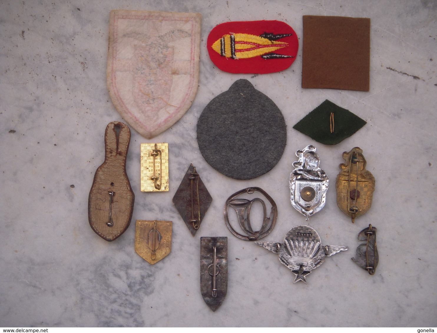 Lot D' Insignes Militaires/gendarmerie (tissus/métals) Divers  !!! - Armée De Terre