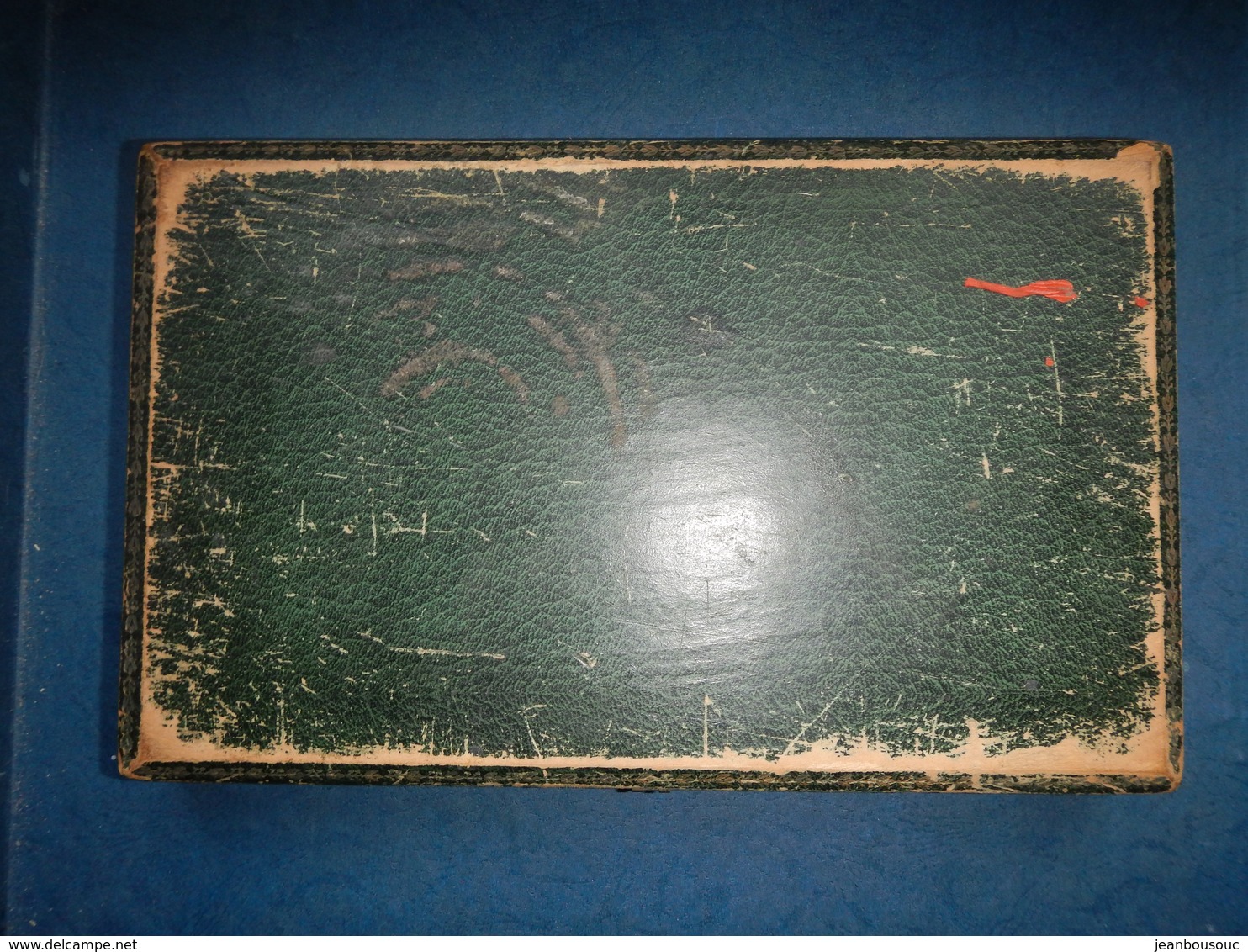 COFFRET DE COUTEAUX DE TABLE ANCIENS EN CORNE VIEILLIE - Couteaux
