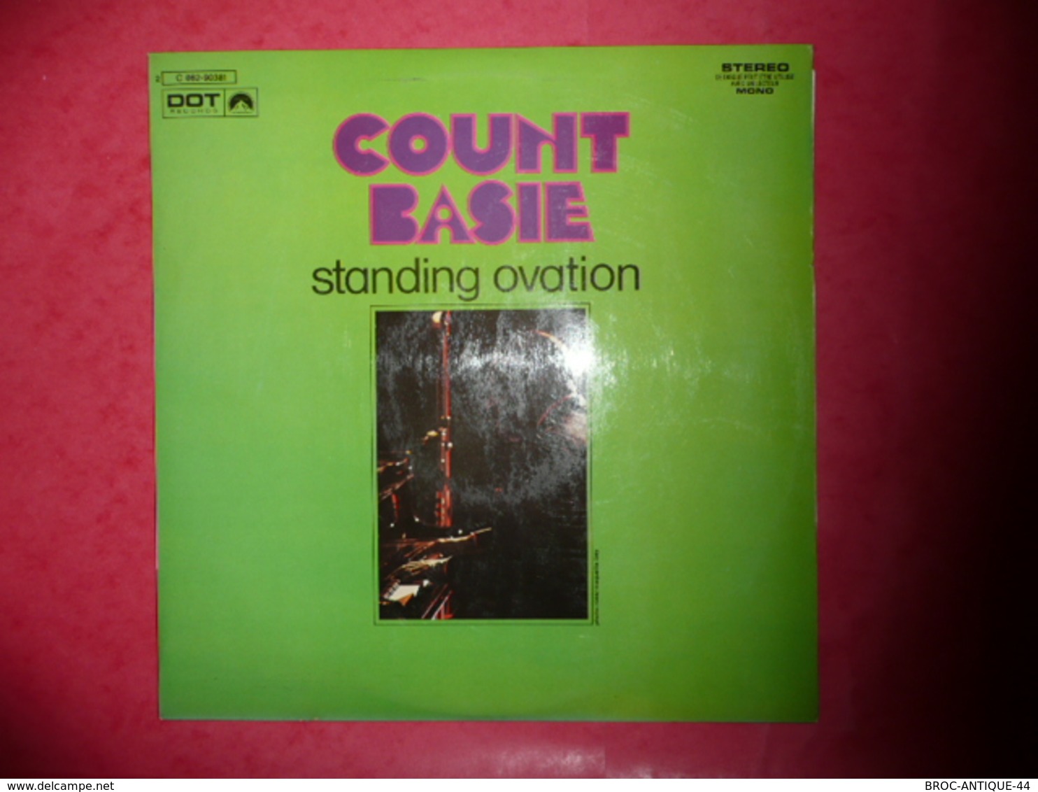 LP33 N°569 - COUNT BASIE - STANDING OVATION - COMPILATION 13 TITRES - Jazz