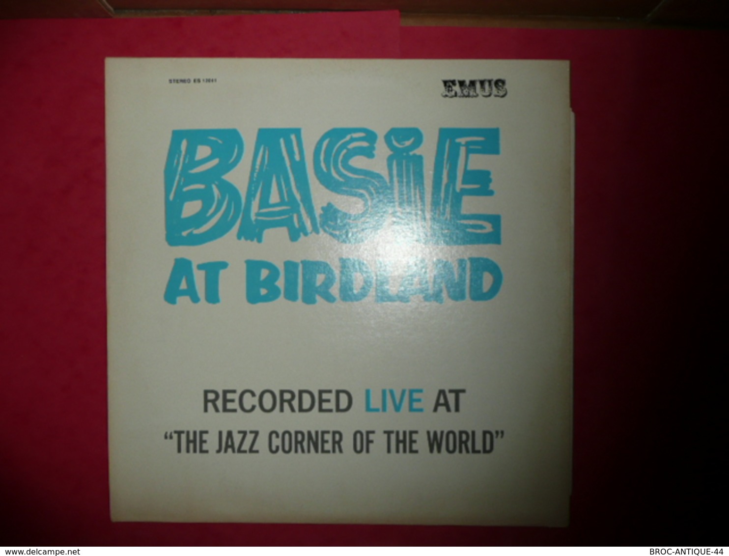 LP33 N°576 - BASIE AT BIRDLAND - RECORDED LIVE AT THE JAZZ CORNER OF THE WORLD - COMPILATION 9 TITRES - Jazz