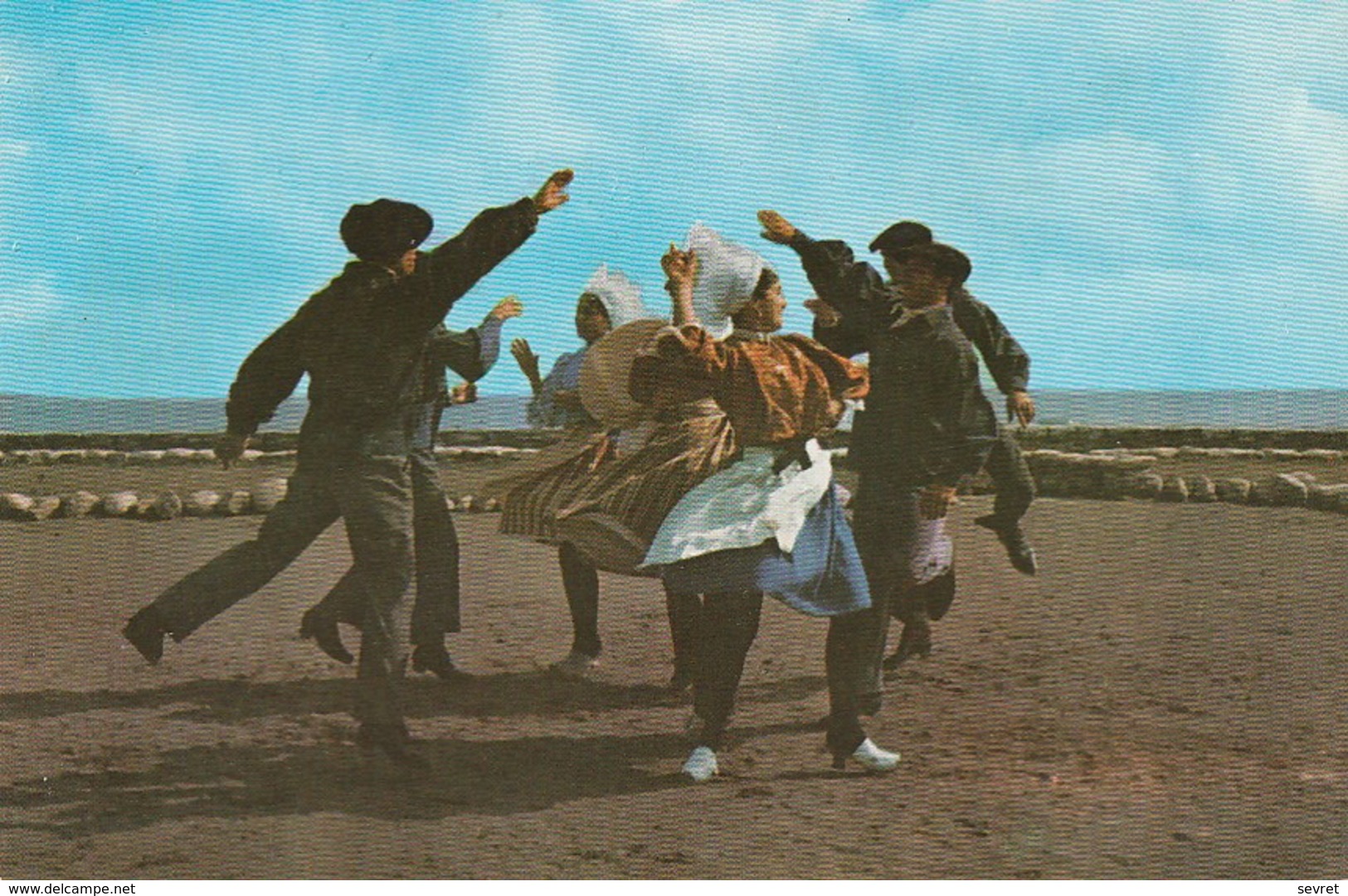 LES SABLES D'OLONNE. -  Groupe Folklorique "LE NOUCH". - Danse En Forme De Valse - Danses