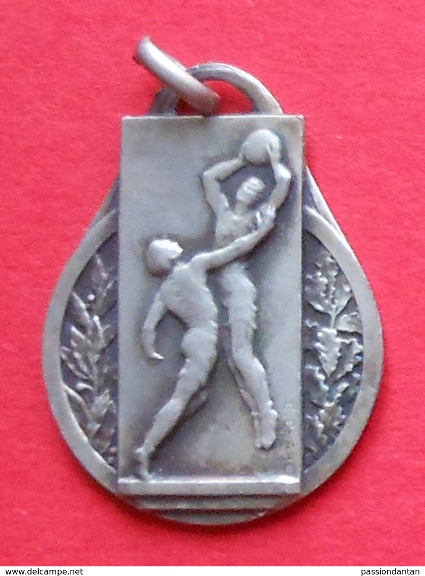 Médaille En Métal Blanc Sur Le Thème Du Basket-Ball - Autres & Non Classés