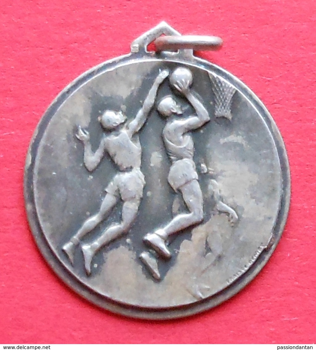 Médaille En Métal Blanc Sur Le Thème Du Basket-Ball - Autres & Non Classés