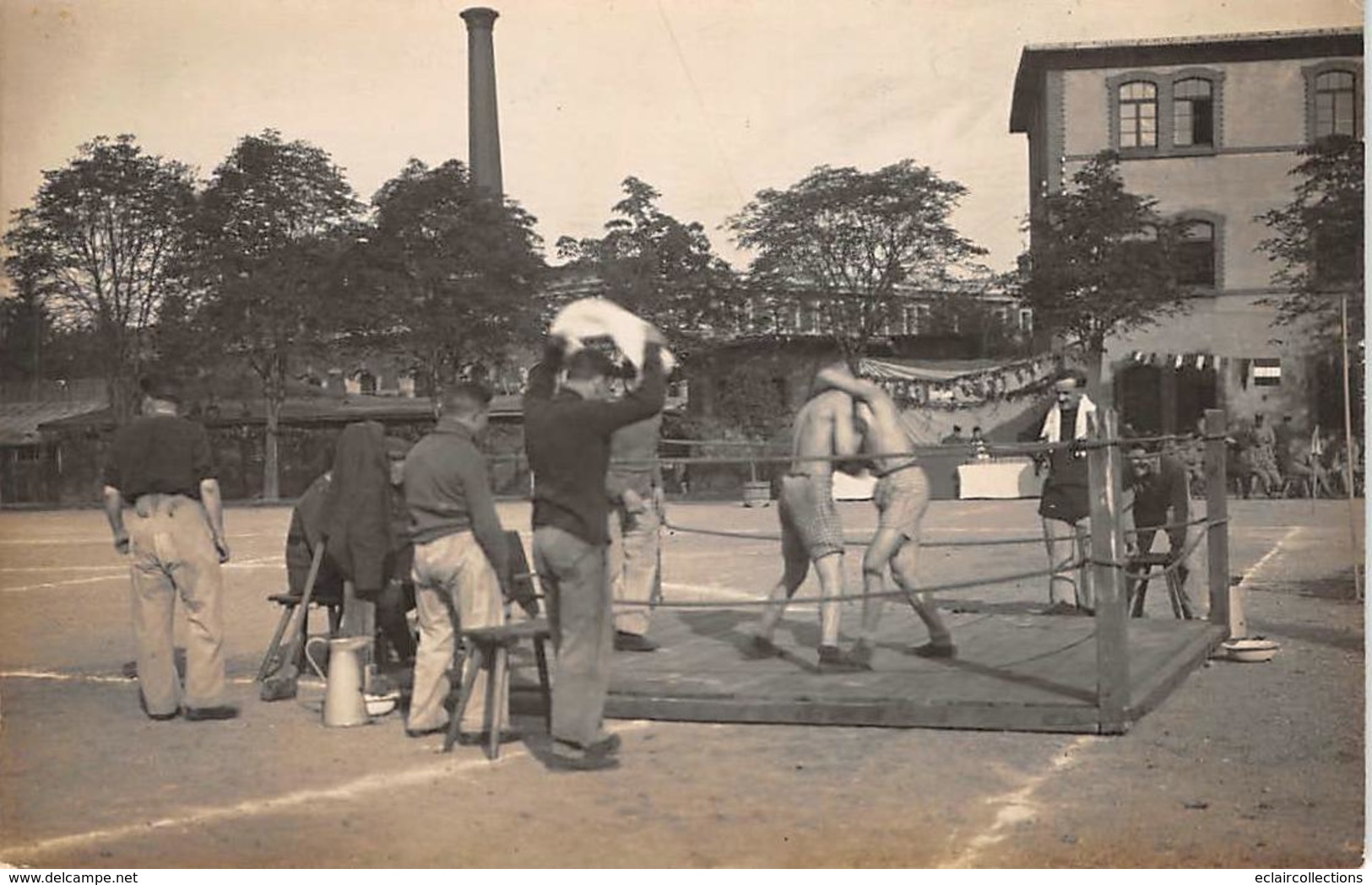 Thème: Sport  Boxe      Un  Combat Dans Une Caserne  Carte Photo           (voir Scan) - Boxsport