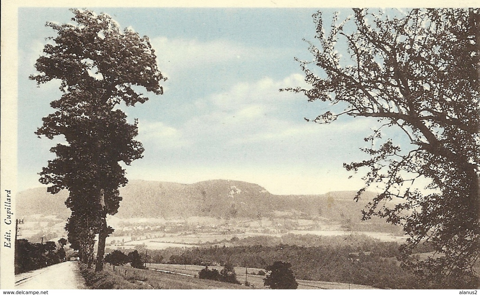 COUR St MAURICE - 25 - Doubs - Vue Panoramique De Battenans - Au Fond La Roche De Baal - Otros & Sin Clasificación