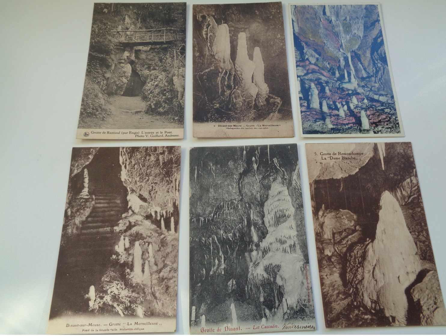 Lot de 60 cartes postales de Belgique  grottes  grotte     Lot van 60 postkaarten van België grotten  grot  - 60 scans