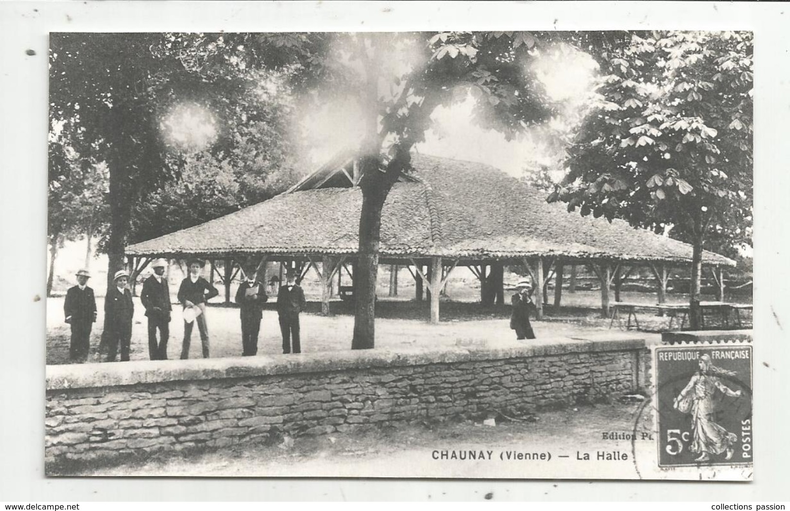 Photographie D'une Carte Postale Ancienne ,86 , Vienne , CHAUNAY , La Halle - Lieux