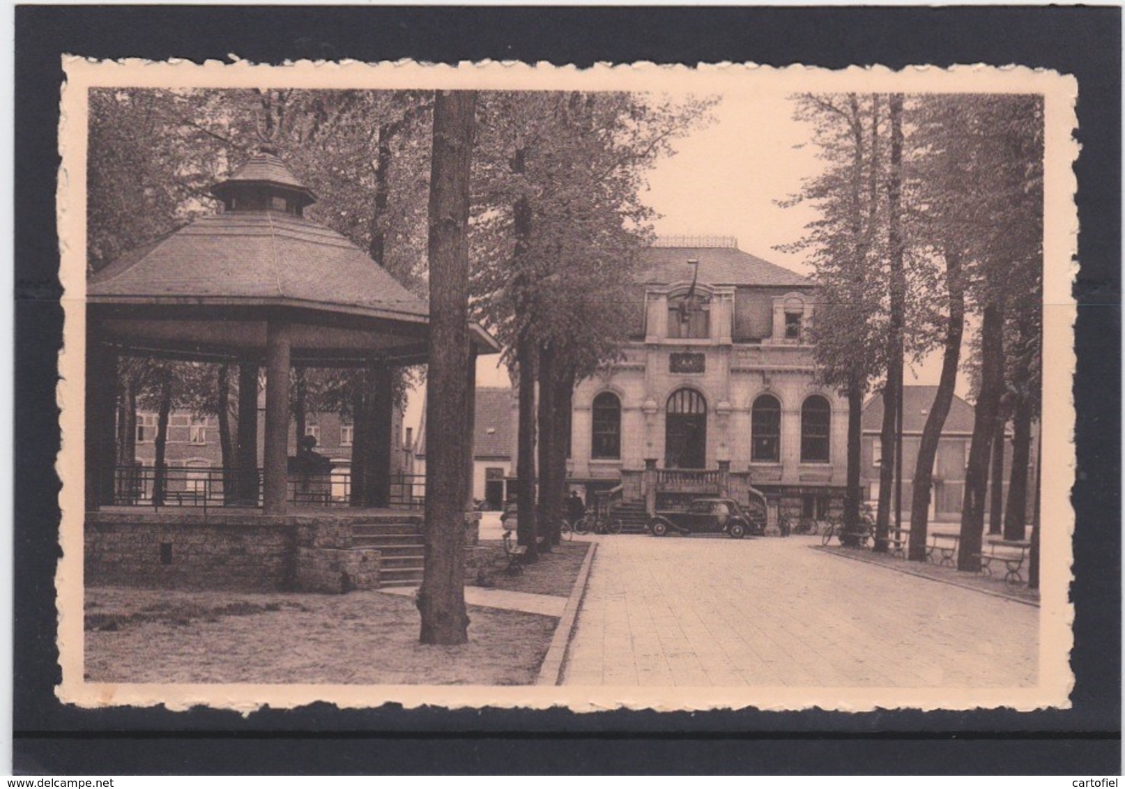 LOMMEL-GEMEENTEHUIS-GEANIMEERD-AUTO+FIETSEN-UITGAVE LENDERS-NIET VERSTUURD-ZIE 2 SCANS - Lommel