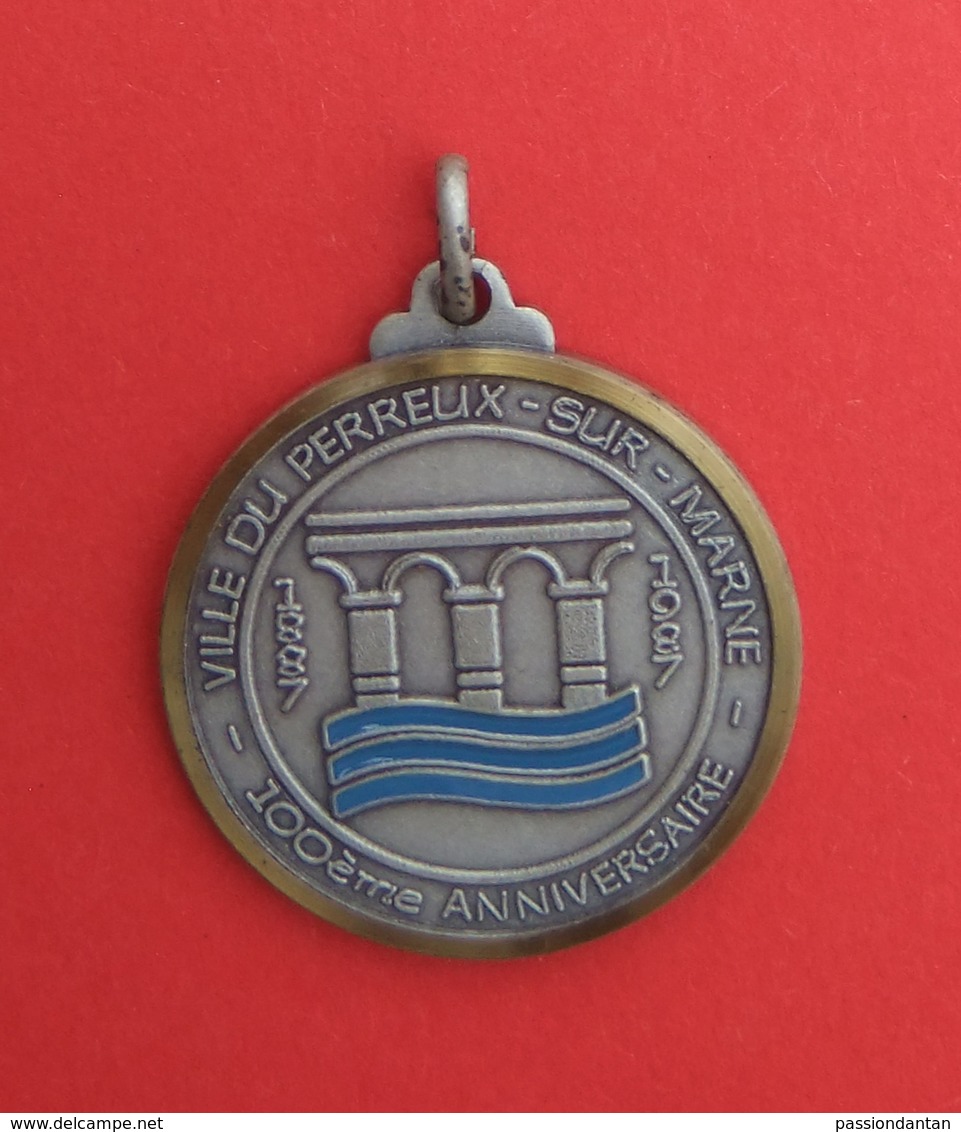 Médaille En Acier Ville Du Perreux Sur Marne - 100ème Anniversaire - 1887-1987 - Autres & Non Classés