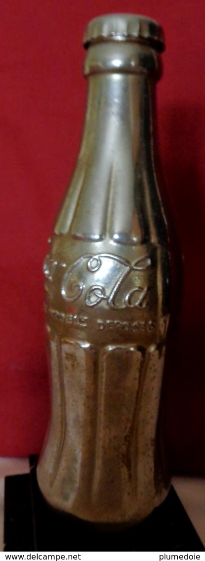 TROPHEE  COCA COLA   , Bouteille Taille Réelle  Métal Argenté  Socle Marbre Noir  OLD  BOTTLE SILVER METAL TROPHY 1960 ' - Botellas