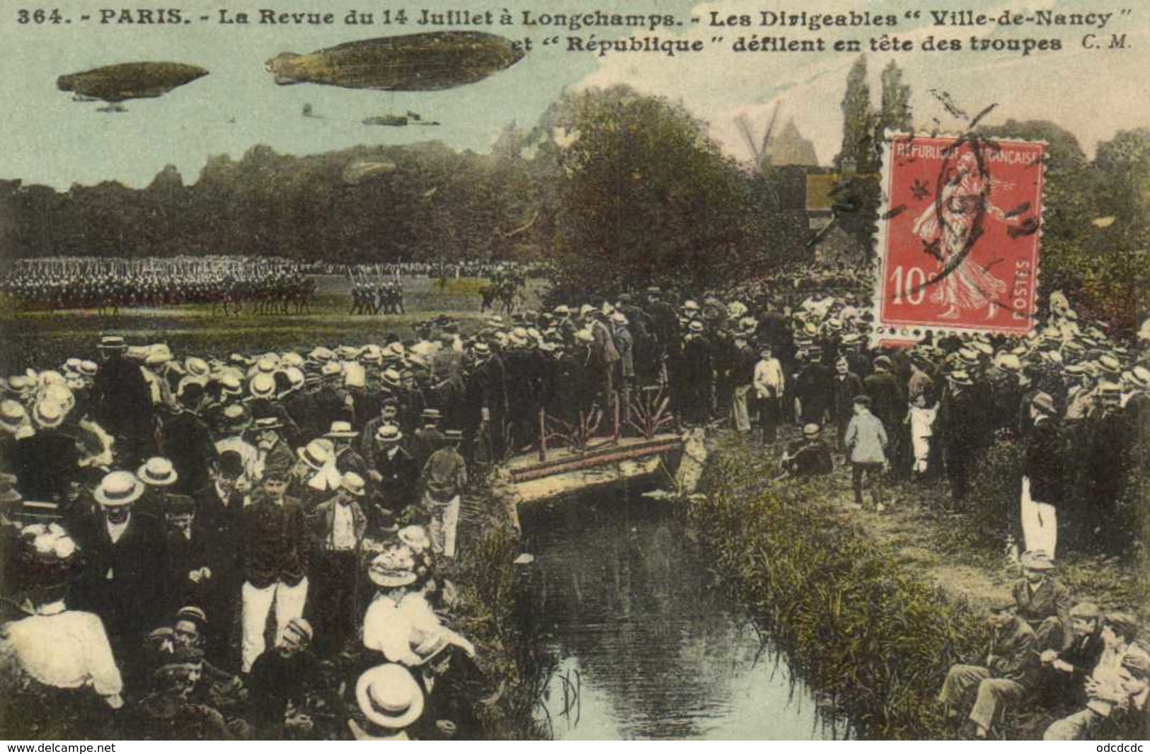 PARIS  La Revue Du 14 Juillet à Longchamps Les Dirigeables " Ville De Nancy " Et "Republique " Défilent En Tete Des Trou - District 16