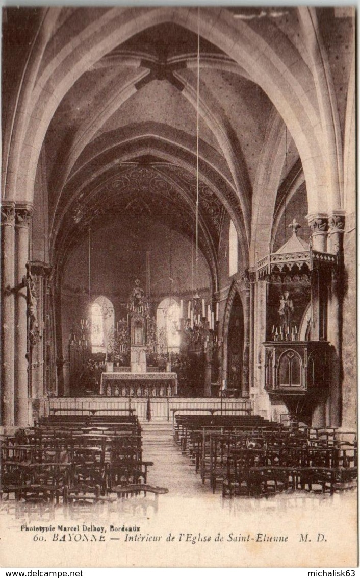 51bks 635 CPA - BAYONNE - INTERIEUR DE L'EGLISE DE SAINT ETIENNE - Bayonne