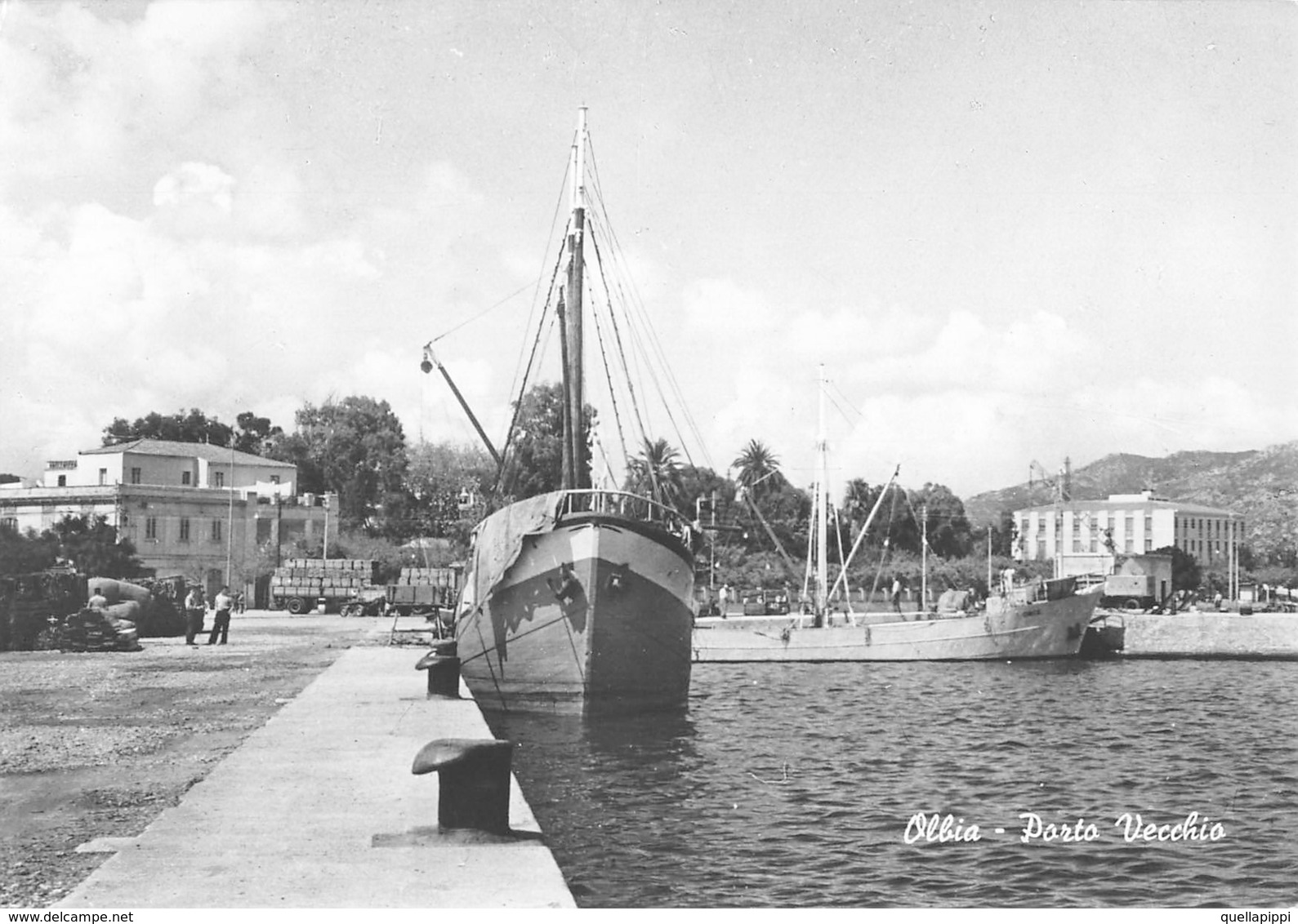 09773 "OLBIA - PORTO VECCHIO - SUL FONDO NAVE ONICE"  ANIMATA. VERA FOTO.  CART  NON SPED - Olbia