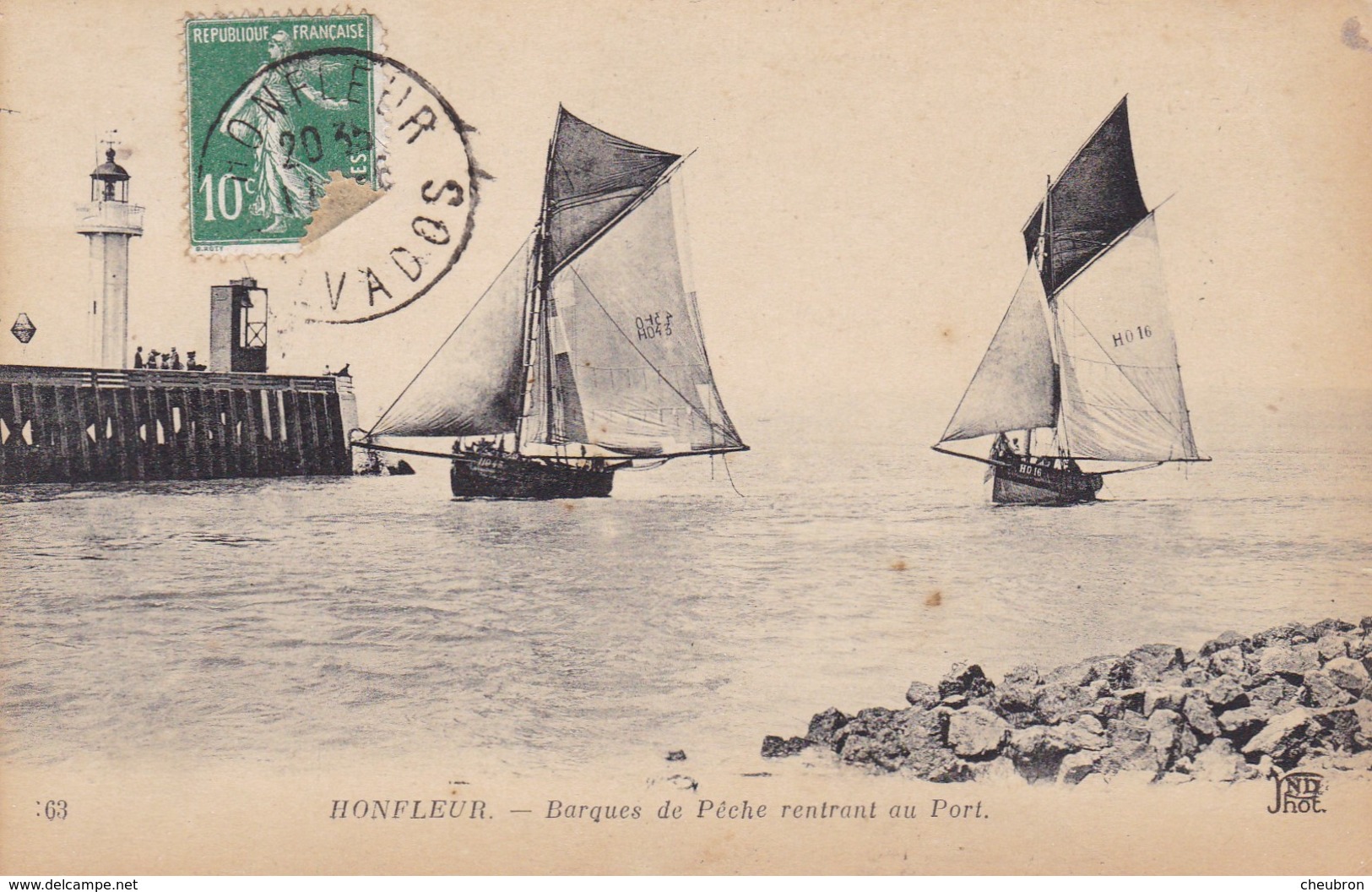 14. HONFLEUR . CPA . BARQUES DE PECHE RENTRANT AU PORT. ANNEE 1923 + TEXTE - Honfleur