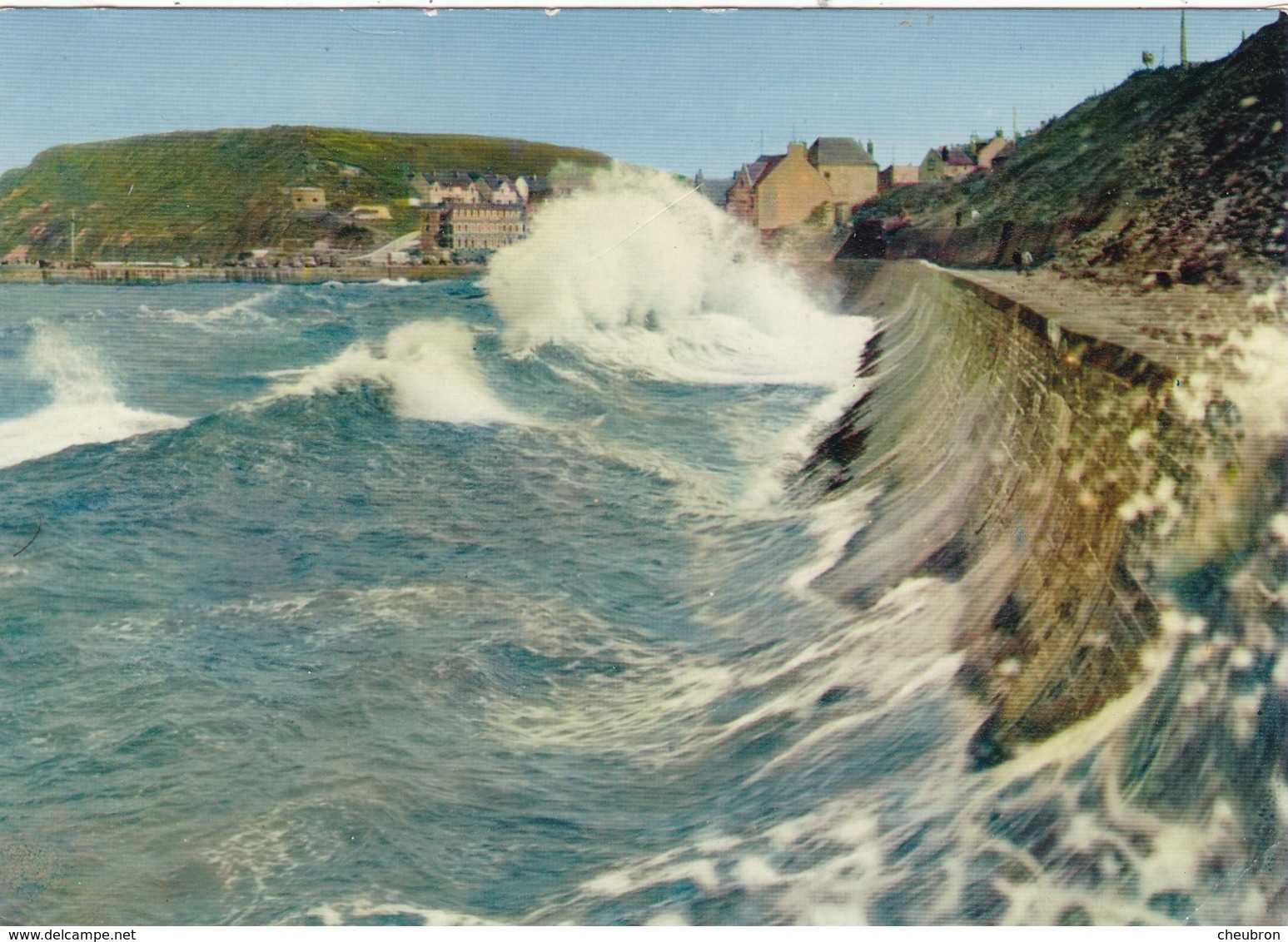 14.PORT EN BESSIN . EFFET DE VAGUES DANS L'AVANT PORT. ANNÉE 1972 + TEXTE - Port-en-Bessin-Huppain